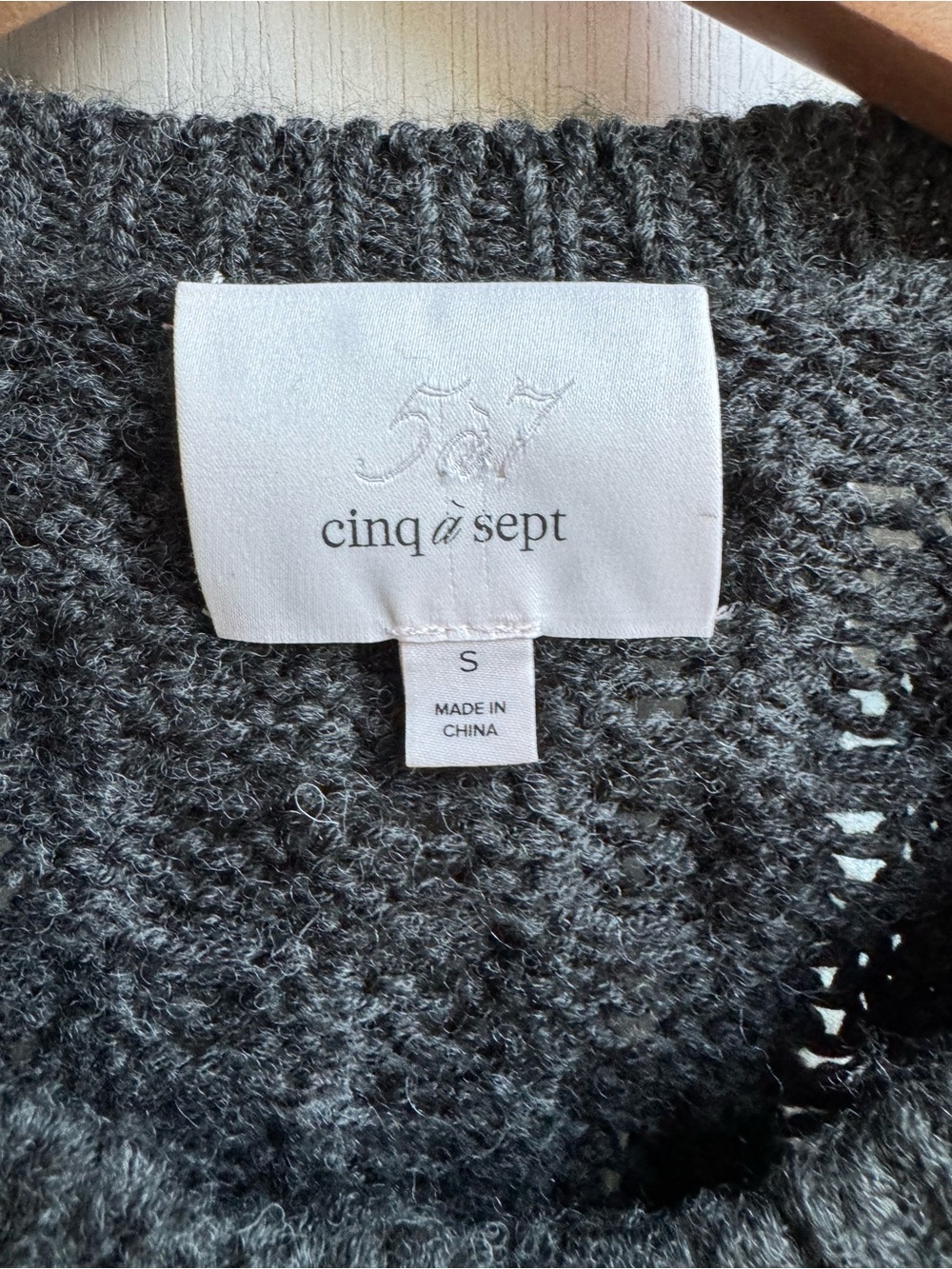 Cinq à Sept Embellished Cable Knit Cropped Cardigan Size S - Picture 4 of 15